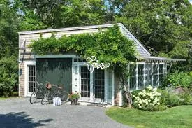 Family-Friendly Guest House with Large Beds and Sofas Step into our gu